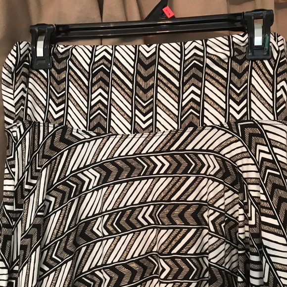 😀 $30/3 Max Studio skirt - Picture 2 of 4